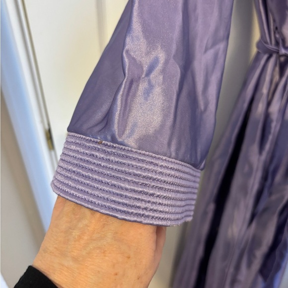 Woman’s Vintage Sears 1970s Satin Lavender Robe  Size Medium - Picture 5 of 5
